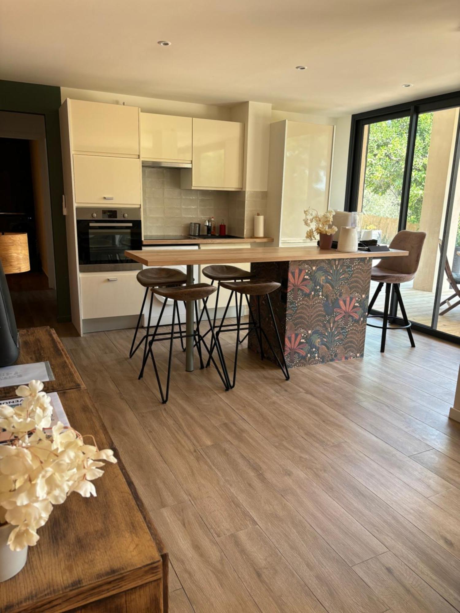 Appartement Adorable De 60 M2 Avec Terrasse Privee De 100m2 -lumineux - Calme Et Verdure A 10 Min De La *
