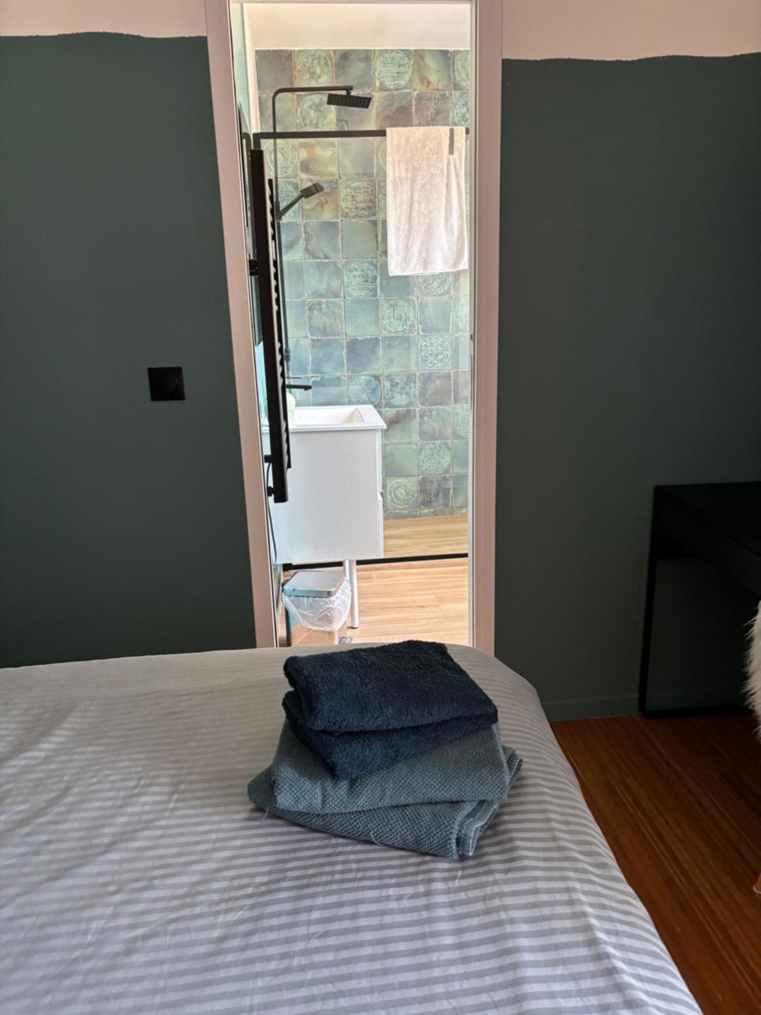 Appartement Adorable De 60 M2 Avec Terrasse Privee De 100m2 -lumineux - Calme Et Verdure A 10 Min De La